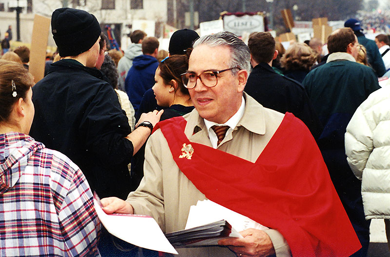 Mr. Luiz Antonio Fragelli distributing flyers at the annual March for Life