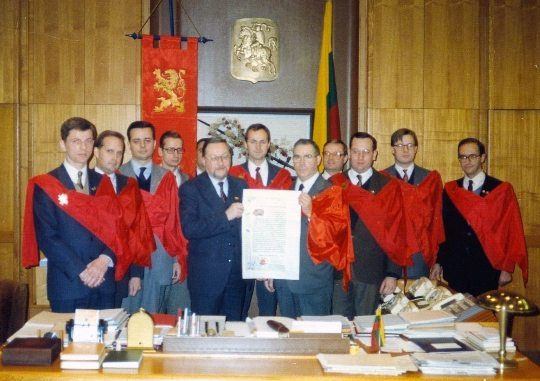 TFP delegation visited Lithuania, delivering 5.2 million signatures to President Vytautas Landsbergis and met with the Lithuanian Parliament