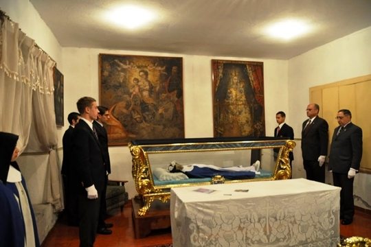 Students Transfer Incorrupt Body of Sister Mariana in Ecuador, A Spanish Mystic in Quito