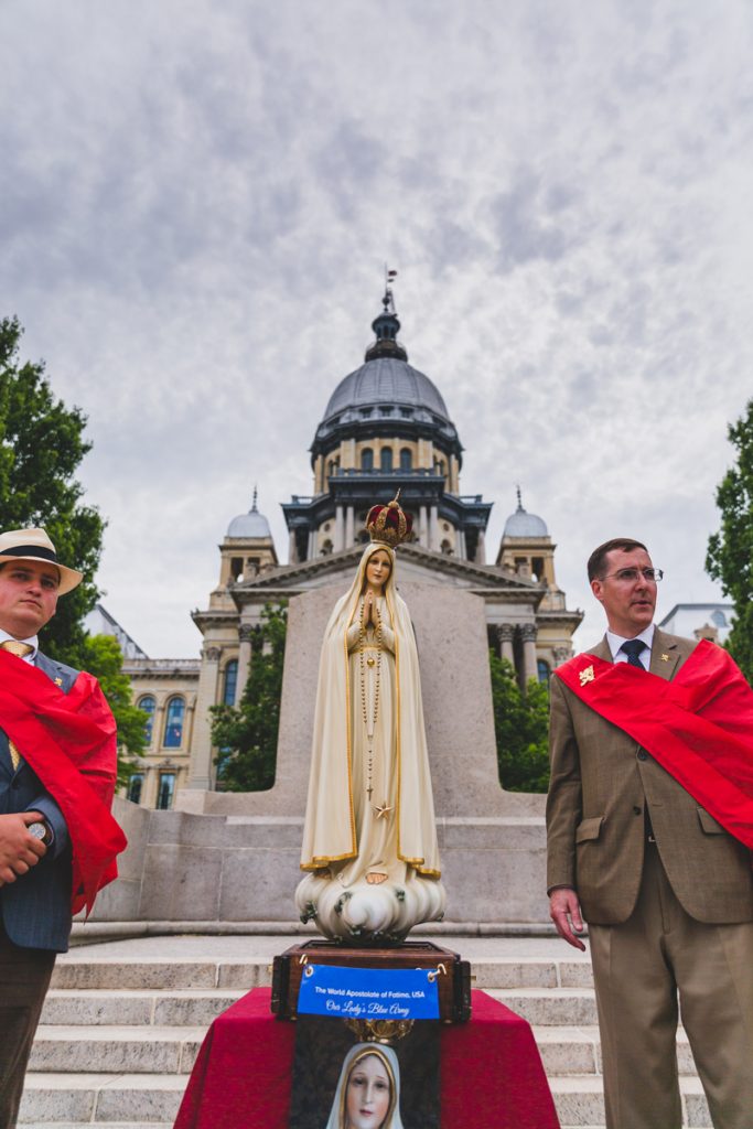 Men Screaming ‘Hail Satan’ Disrupt the Rosary in Illinois - The ...