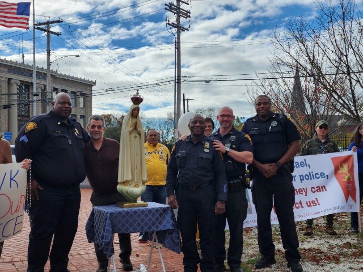 Over 1,100 Rosary Rallies for Police who Maintain Law and Order!