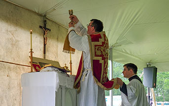 A Period-Correct Mass at the 160th Anniversary of the Battle of Gettysburg Attracts a Full Tent