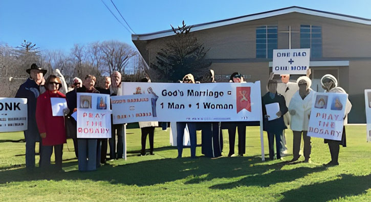 Over 1,000 Americans held Rosary Rallies to honor Traditional Marriage this March - Glen Head, New York