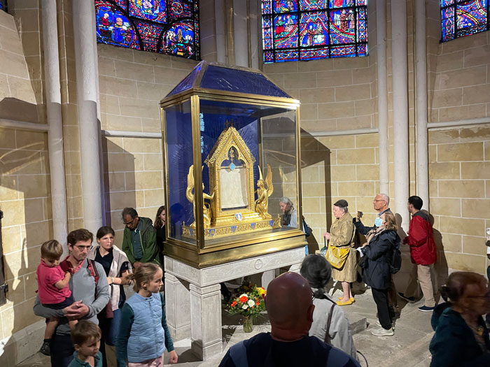 The Marvelous Relic of Our Lady’s Veil at Chartres