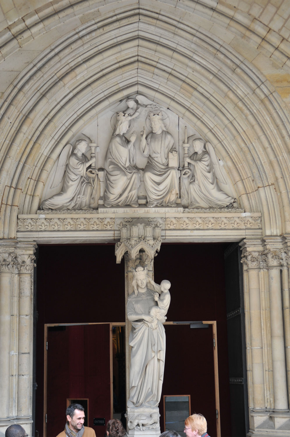Visiting Sainte-Chapelle: A Sublime Experience that Cleanses the Soul
