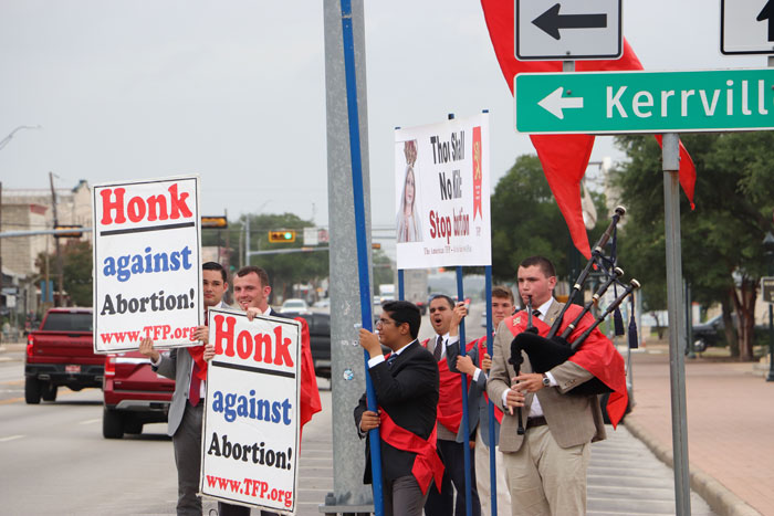 In Texas, TFP Summer Caravan Proclaims “Thou Shall Not Kill!”