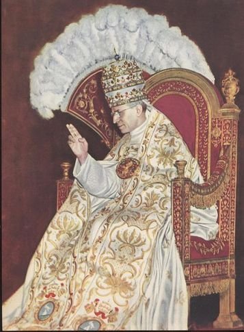 Pope_Pius_XII_sedia_gestatoria.jpg