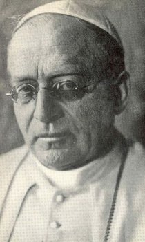 Pope_Pius_XI_1922.jpg