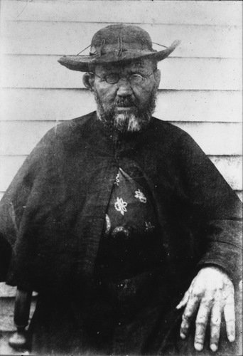 St_Damien_1889_500px.jpg