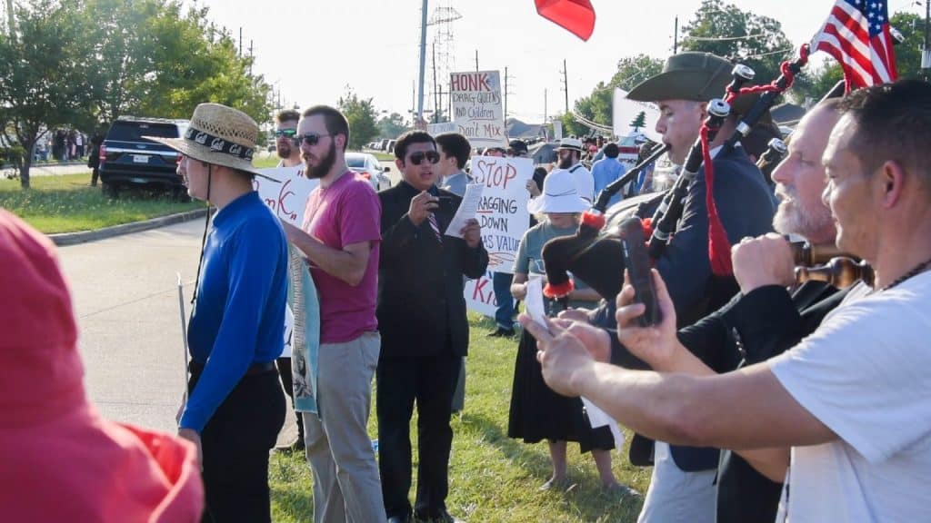 “Drag Queen Bingo” for Children Draws Hundreds of Protesters