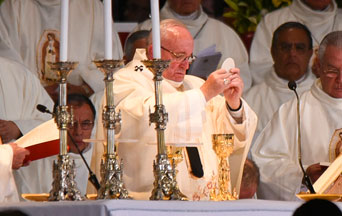 Cardinals Roche and Cantalamessa Acknowledge: The Mass of Paul VI Corresponds to a New Theology