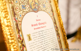 Traditional Liturgy Fills Churches, Yet Prelates Persist in Opposing it